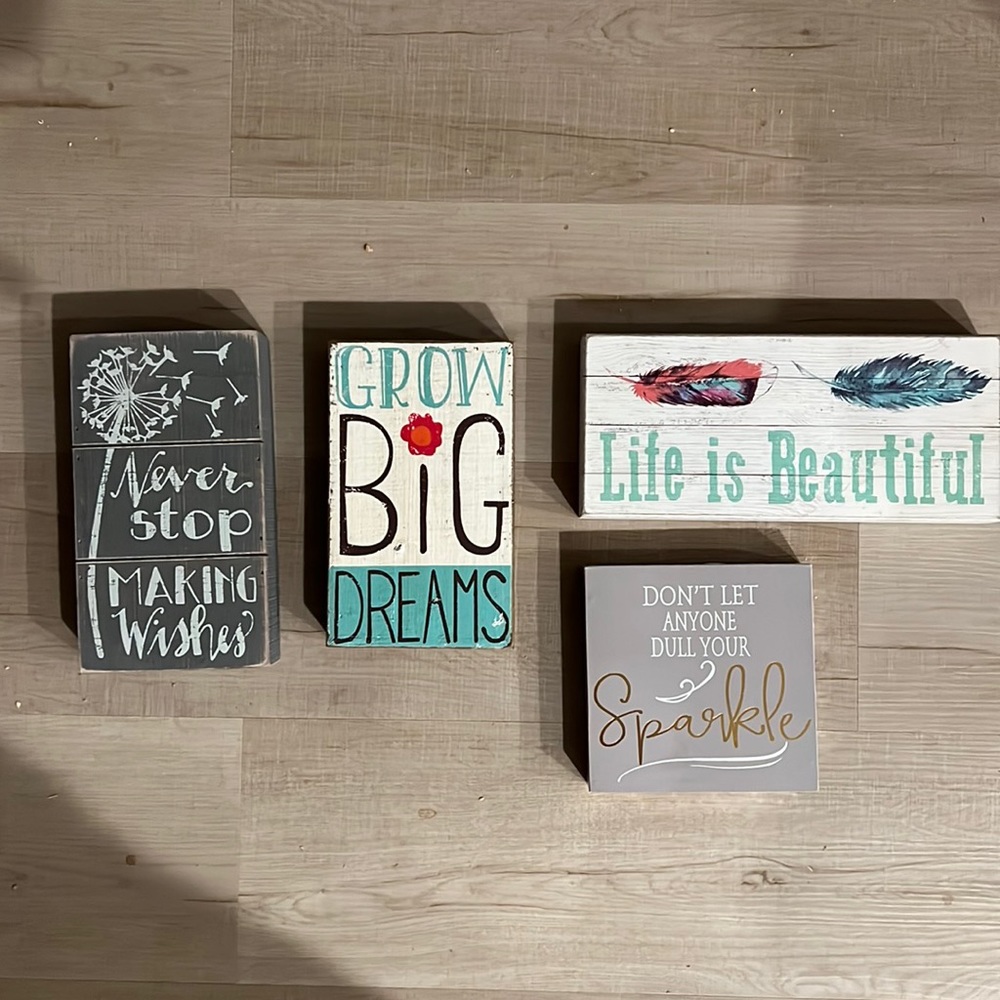 4 pieces of word wall art